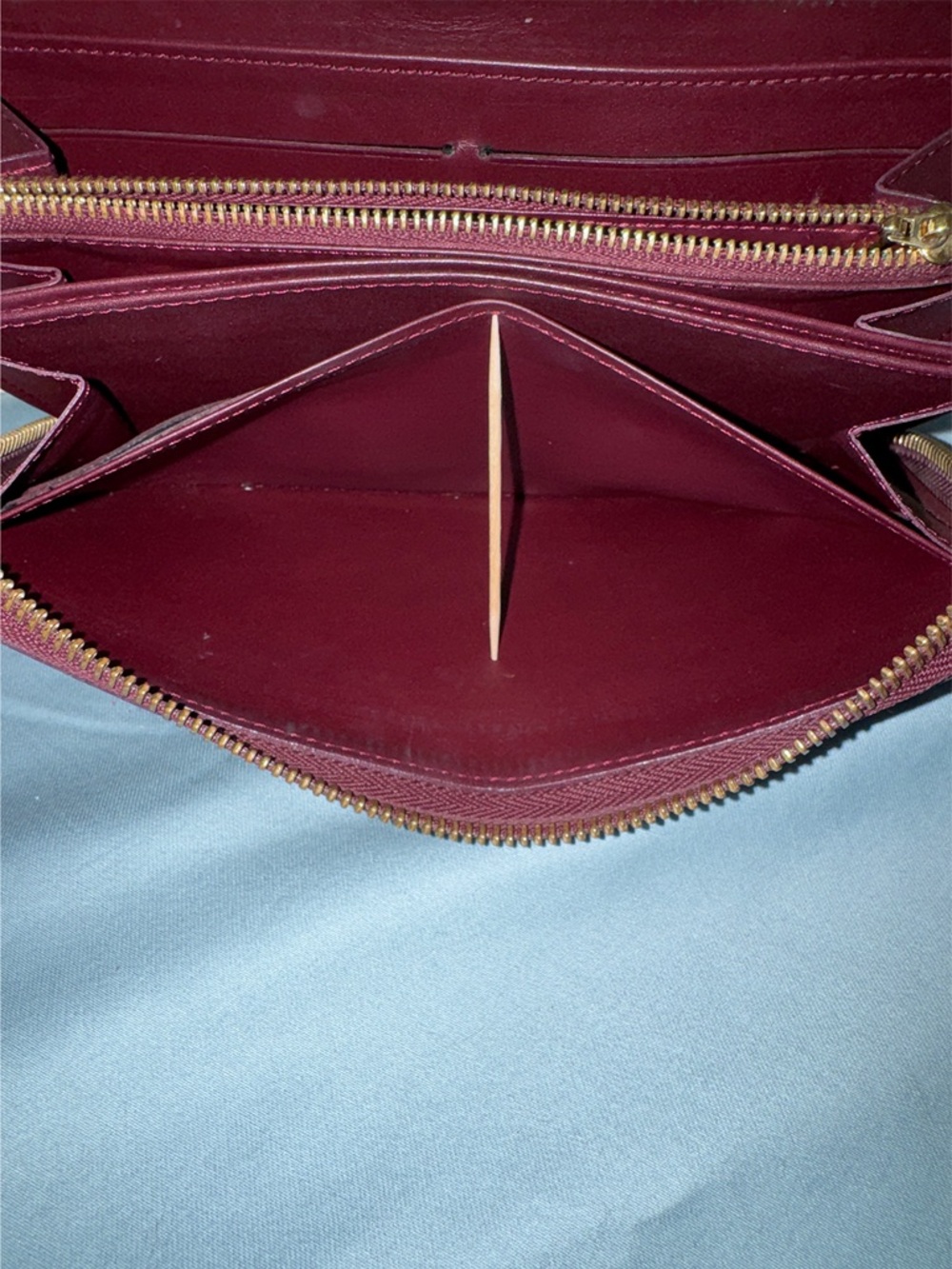 Louis Vuitton Vernis Zip Around Wallet in Burgundy, Comes With COA. - Picture 14 of 16
